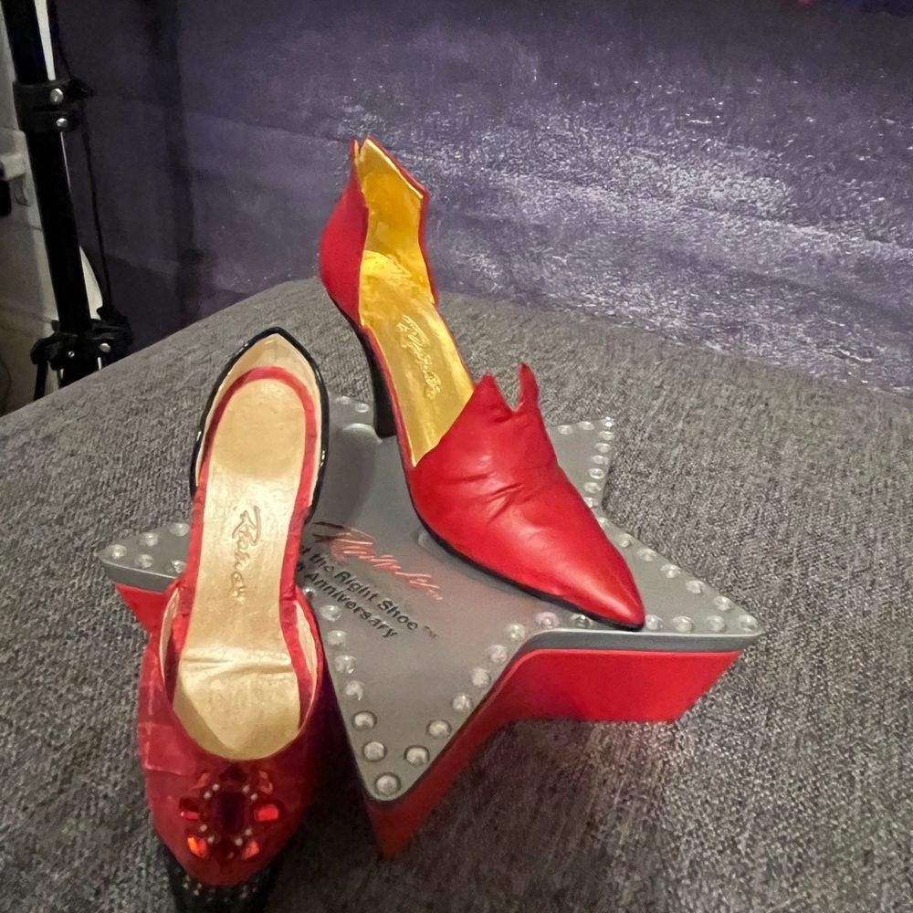 Red heel figurine